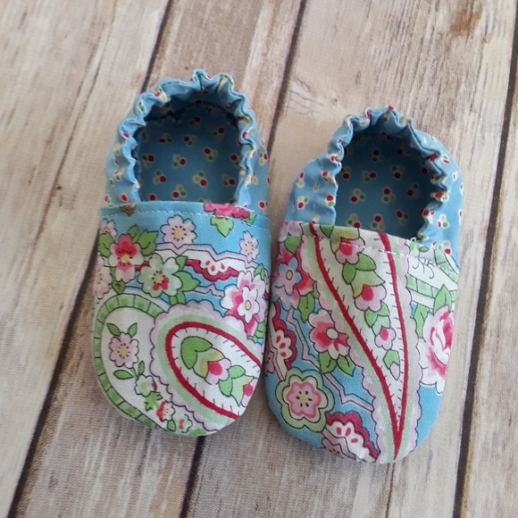 Handmade Boutique 2 pair3/6 mos. (girl) baby shoes - Picture 4 of 5